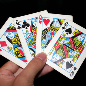 FOUR QUEENS CARDS MAGIC TRICK
