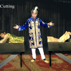 MAGICIAN SELF SAWING / MAN CUTTING ILLUSION