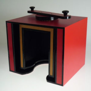 HEAD TWISTING BOX MAGIC