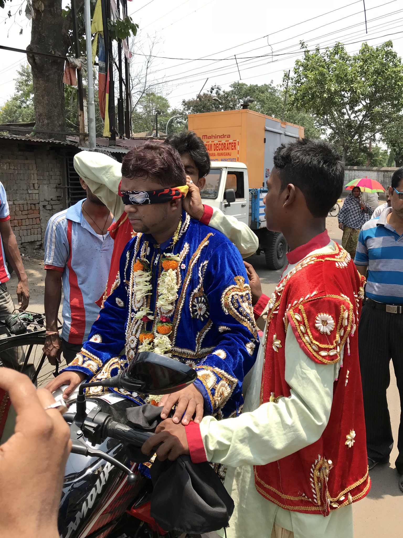 Magician A Sarkar Before Blind Fold Car drive