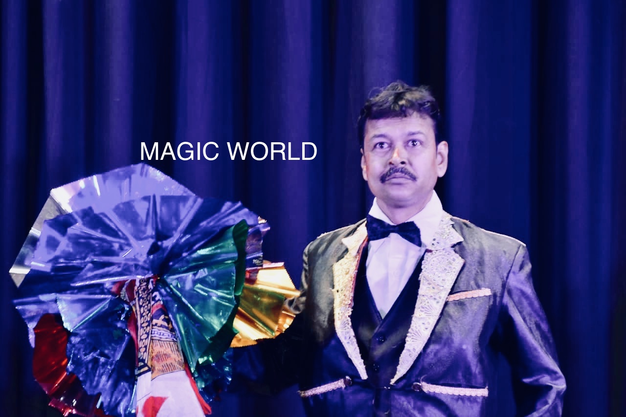 Magician Ashoke Sarkar from Ashoke Nagar at Magic World programme