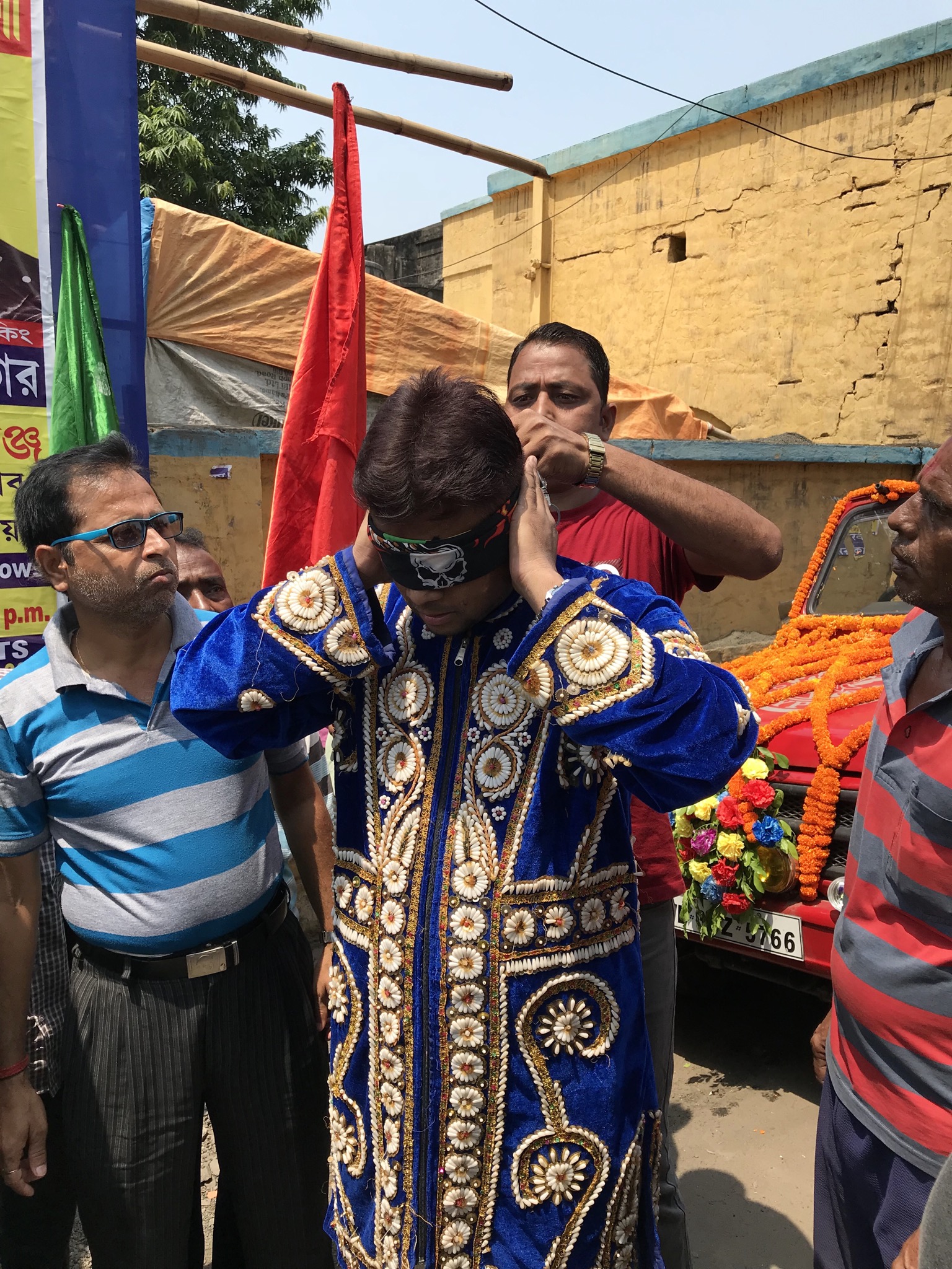 Magic King A Sarkar before blind fold car drive