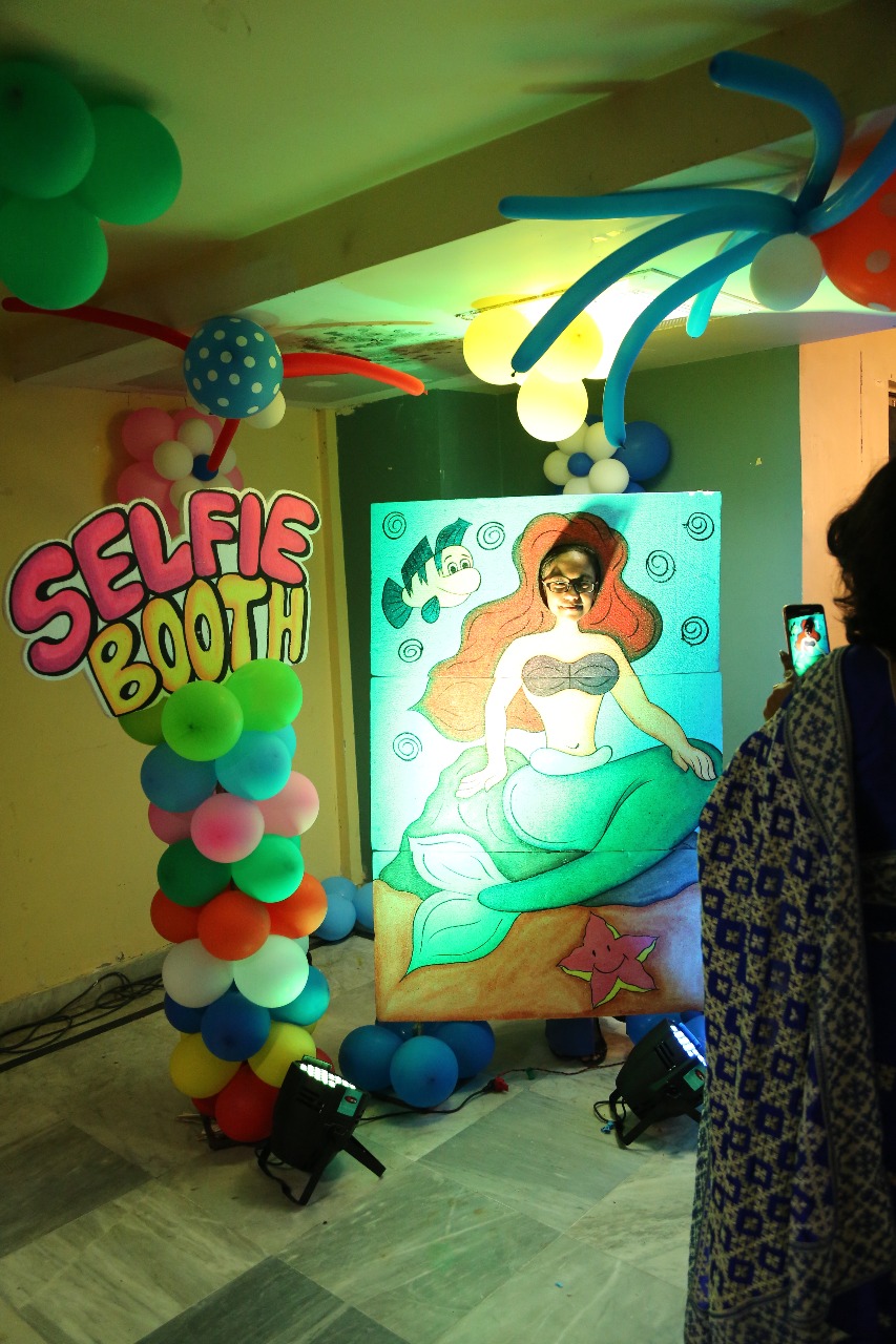 Selfi Stand by Magic World