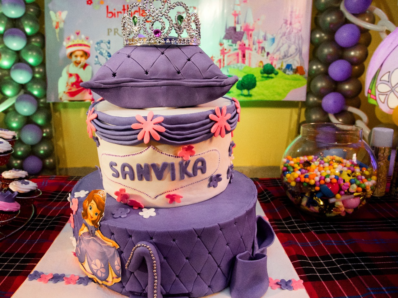 Special Birthday Cake by Magic World