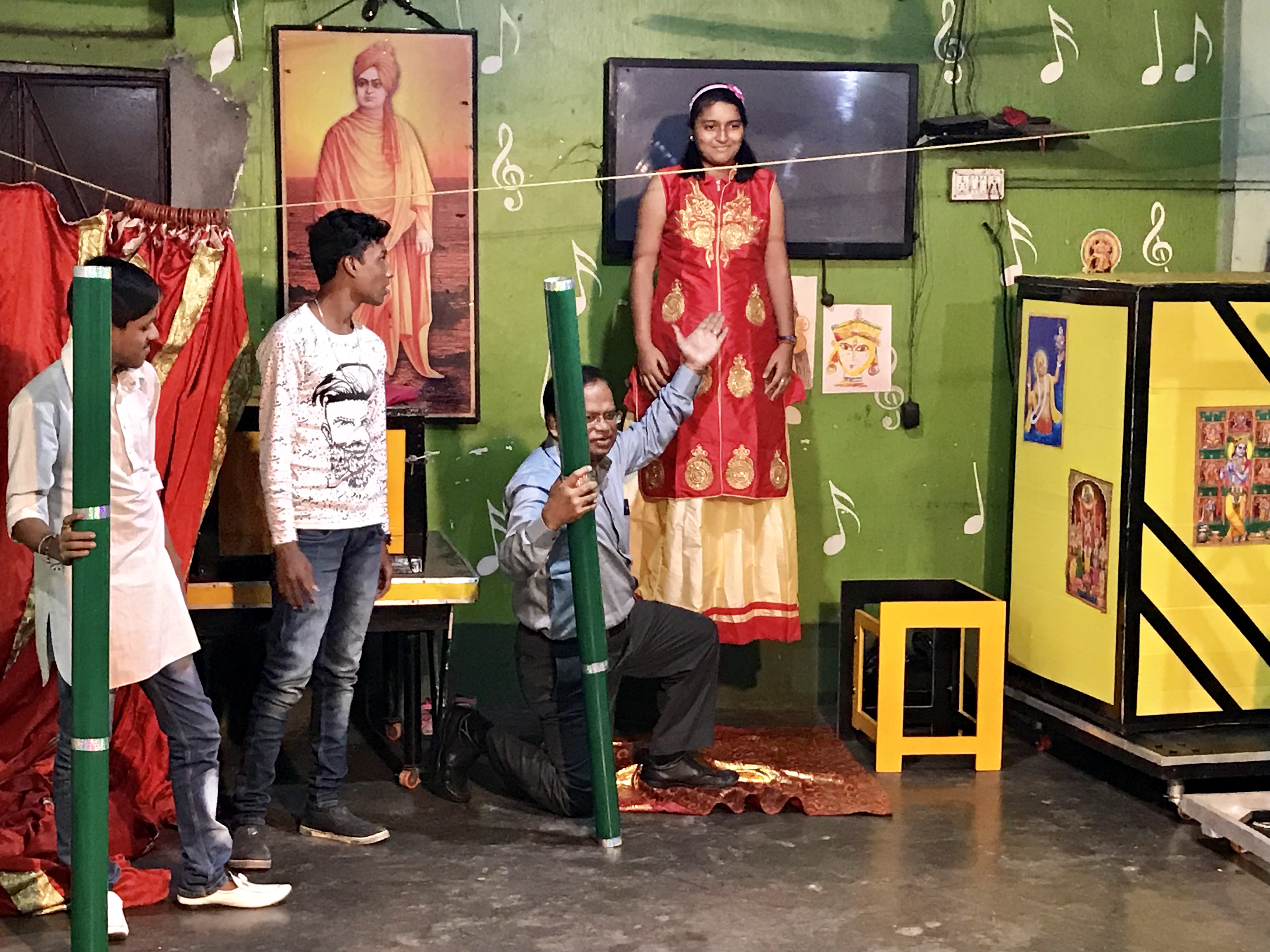 Magician Ojoy at Magic World Magic Class