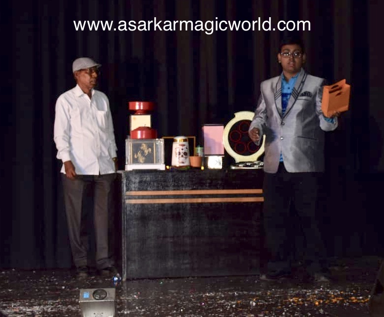 Magician Datyatreyo Dasgupta at Magic World Annual Magic Prog 2019