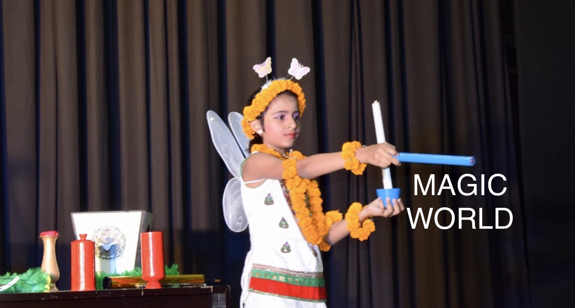 Magician Suniska Sarkar at Magic World Annual Magic Prog 2019