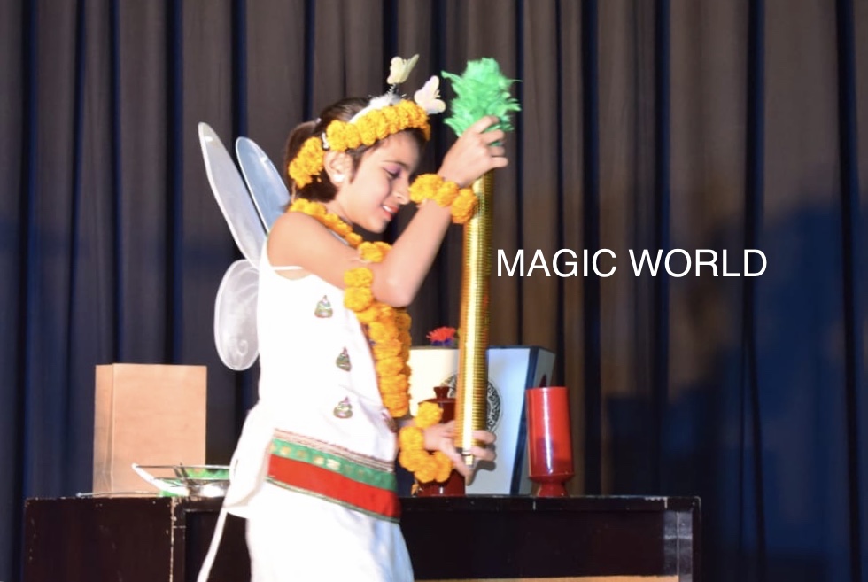 Magician Suniska Sarkar at Magic World Annual Magic Prog 2019