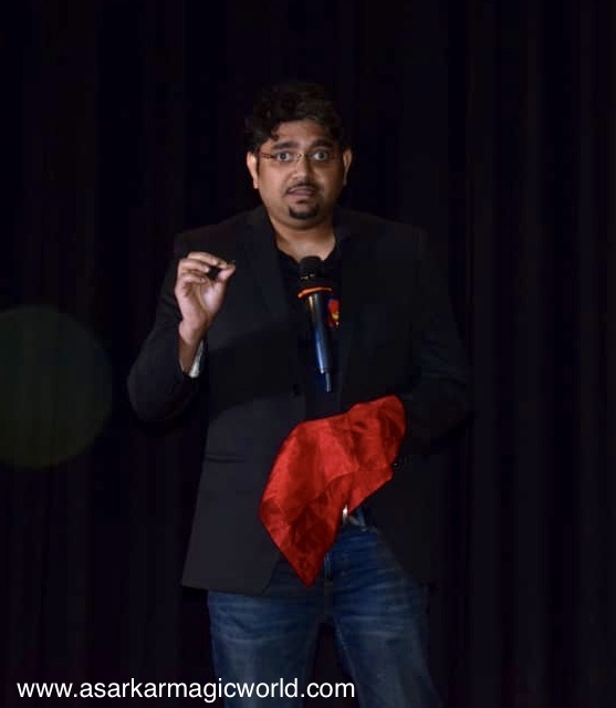 Magician Neil at Magic World Annual Magic Prog-2019