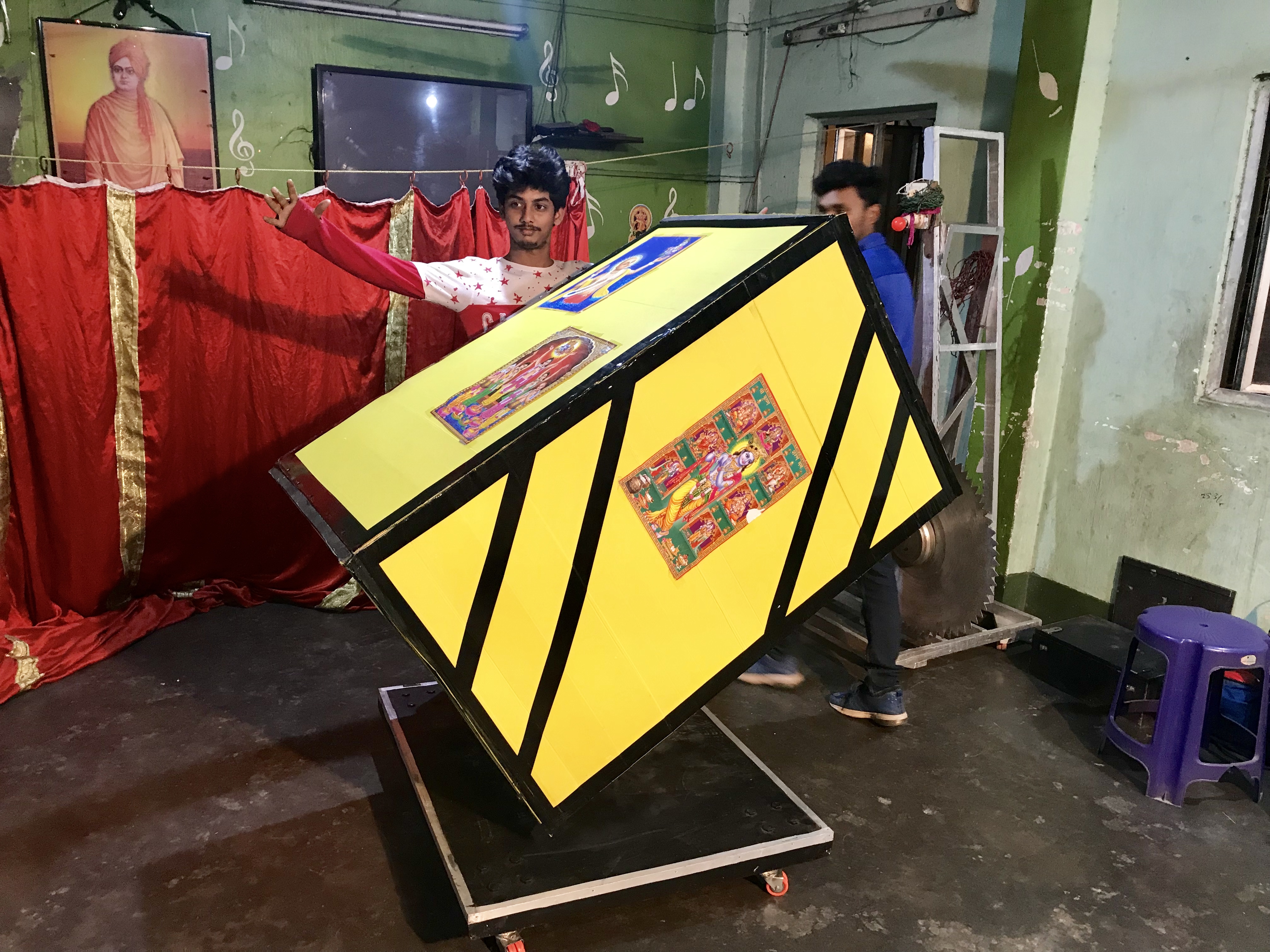 Magician Badshah at Magic World Magic Class