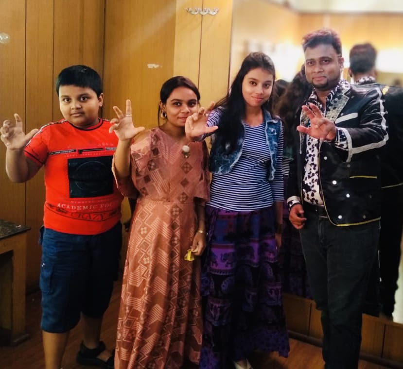 Magician A.Sarkar with Fans